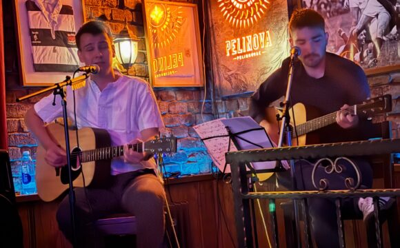 Svirka u caffe baru Buzz